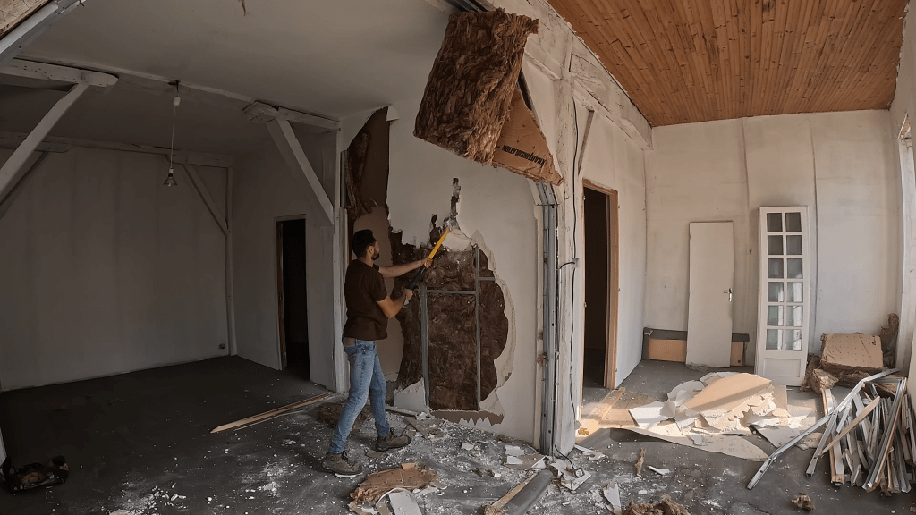 Démolition intérieure avant rénovation complète d’une maison à Bordeaux